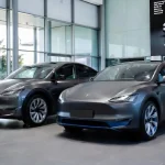 Due auto nuove in un concessionario