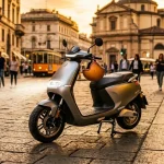 Un moderno scooter in una via di una città italiana