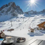 Immagine che rappresenta le migliori stazioni sciistiche al mondo con piste battute e momento di relax in rifugio