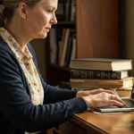 Avvocato legge delle riviste giuridiche online