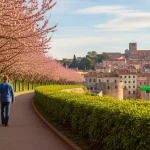 Coppia che cammina rilassata nelle vacanze di Pasqua in primavera tra natura e città storica
